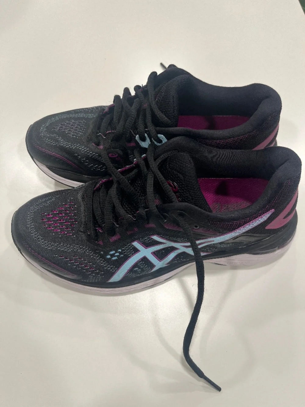 ASICS GT-2000 7 Running Shoes - size 6.5